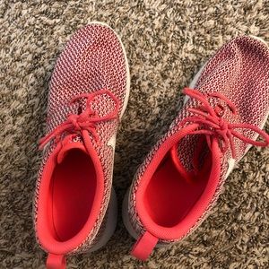 Nike women roshes